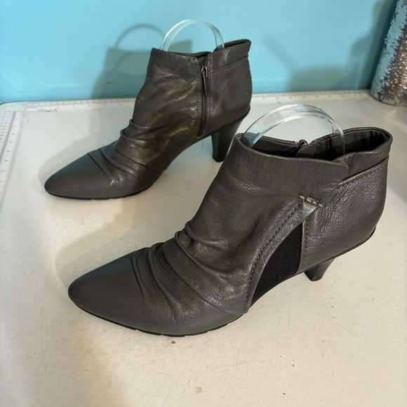 Kenneth Cole Reaction women’s grey pointed toe ankle  booties in size 9.5 - Picture 3 of 12